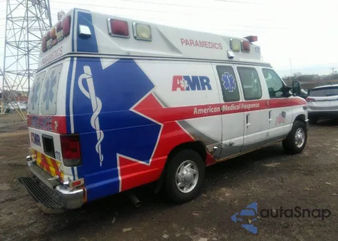 2010 Ford E-350 Super Duty Commercial/Recreational z USA, uszkodzony, nr VIN 1FDSS3ES8ADA83438